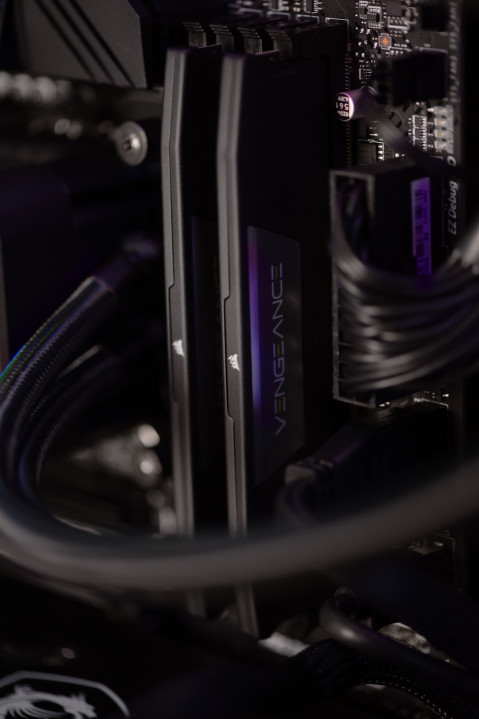 Actina iCUE 13700KF/64GB/2x2TB/RTX4090/1000W - Galeria zdjęcie 6