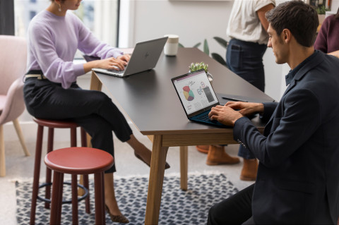 HP EliteBook 860 G10 i7-1355U 16" 2,8K 120Hz OLED 16GB DDR5 5200MHz SSD512 IrisXe 96EUs 2xTB4 76Wh W11Pro 3Y OnSite - Galeria zdjęcie 7