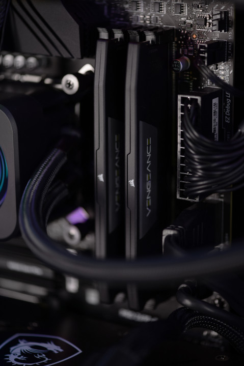 Actina iCUE 13700KF/64GB/2x2TB/RTX4090/1000W - Galeria zdjęcie 13