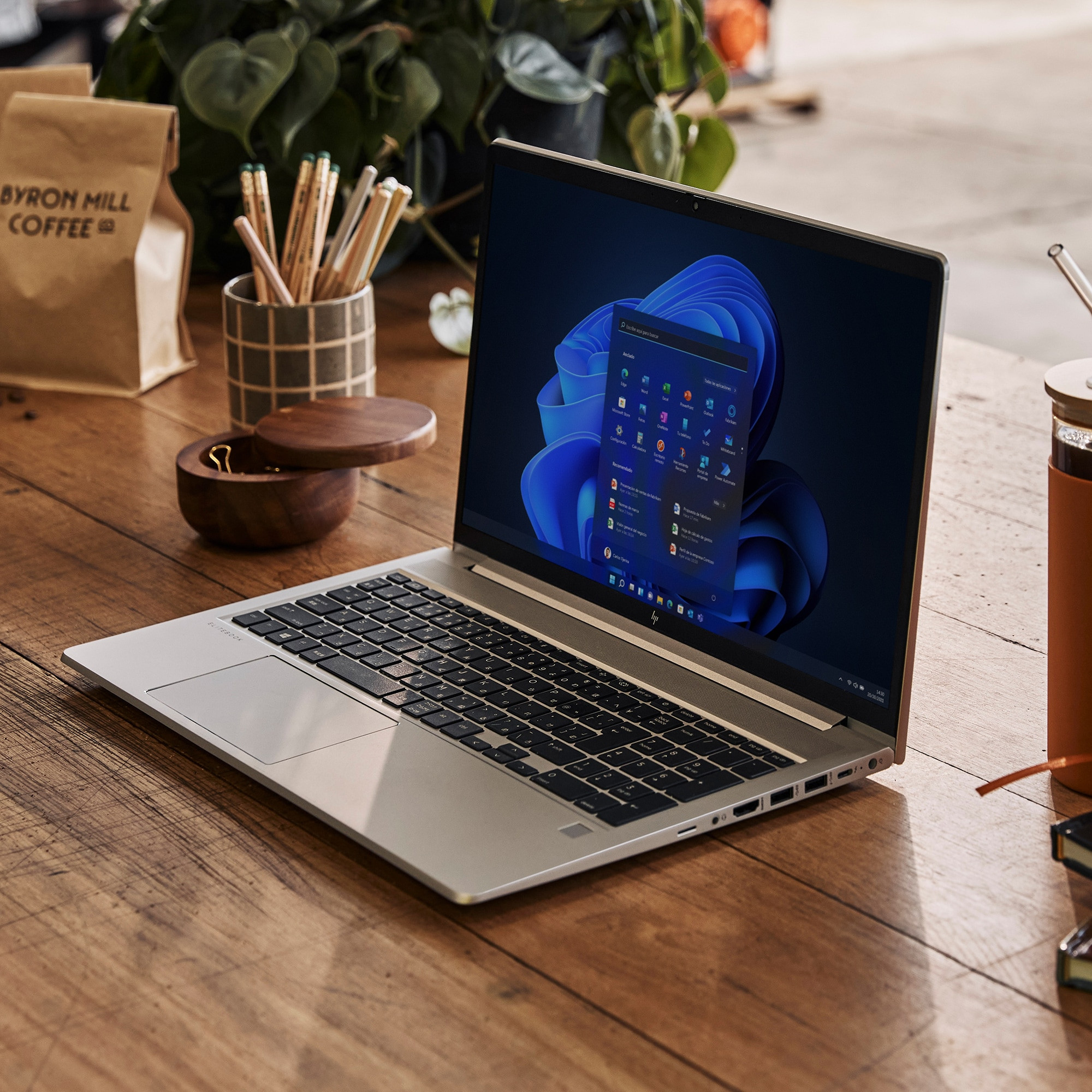 HP ProBook 450 G10 i5-1335U 15,6"FHD AG IPS 16GB SSD512 IrisXe BLK ALU 51Wh W11Pro 3Y OnSite - zdjęcie 1