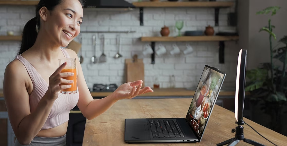 Lenovo ThinkPad Z16 G1 16" Ryzen7 PRO 6850H 16GB SSD512 RX6500M 4GB W11Pro 3Yr Premier - zdjęcie 5